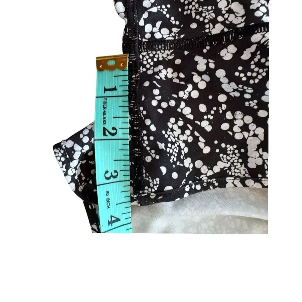 Lululemon Hotty Hot Mesh Edge Shorts Size 6 Chirasu Black White 4